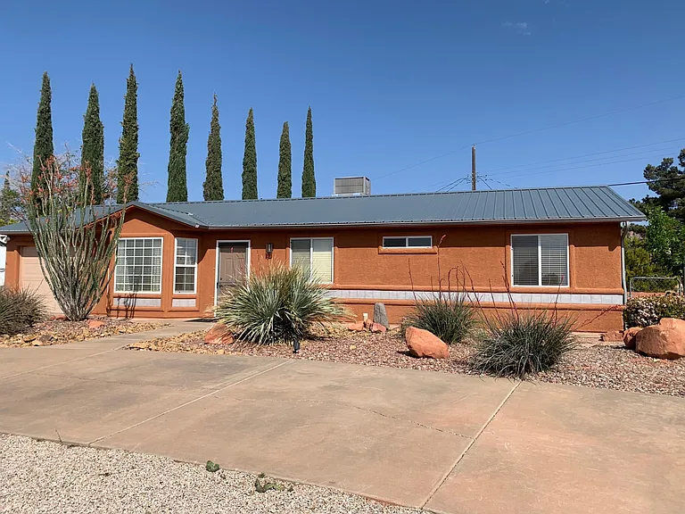 315 N 100 W — Photo 1