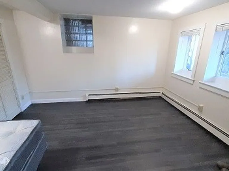 220-222 West Spencer Street — Photo 5