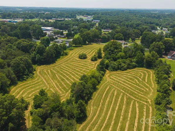 1040 State Highway 90 W, Taylorsville, NC 28681