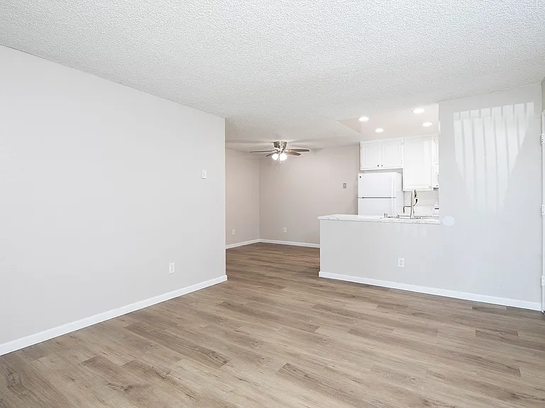 Wexford Manor Apartments — Photo 11