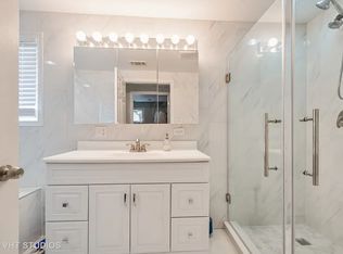 2614 W Morse Ave #H, Chicago, IL 60645