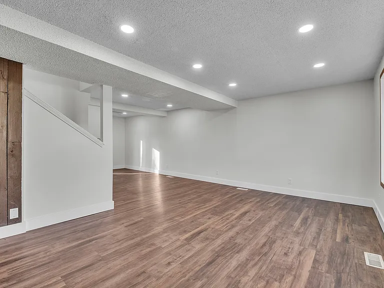 8165 Leonard Dr — Photo 42