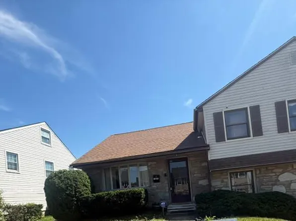 8027 Narvon St, Philadelphia, PA 19136