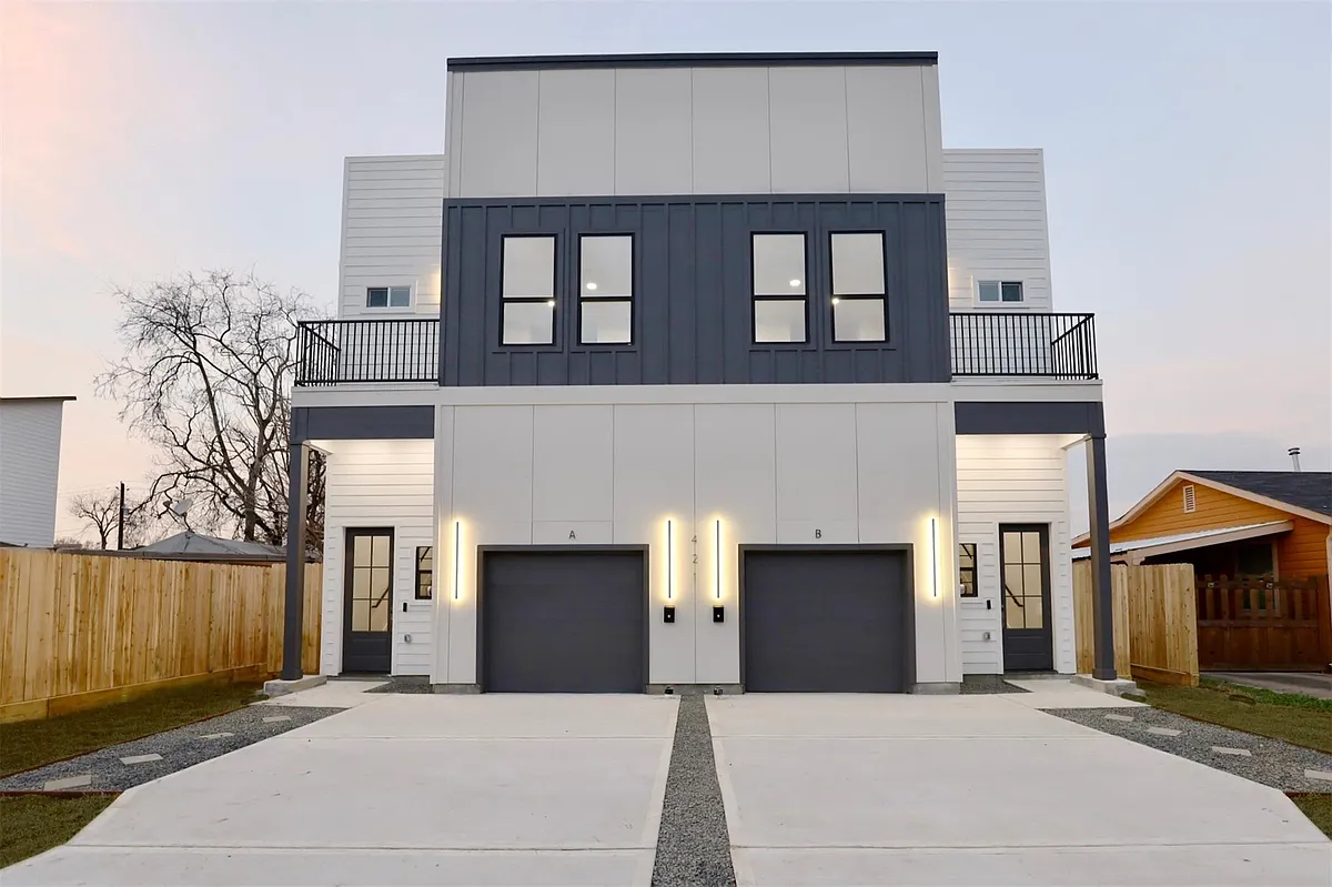 Building Photo - 421 E 41st St