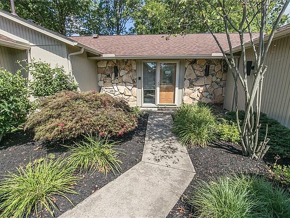 2nd image of 22206 Meadownorth Ct