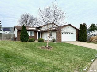 28 Jacobs Ln, Jacksonville, IL 62650