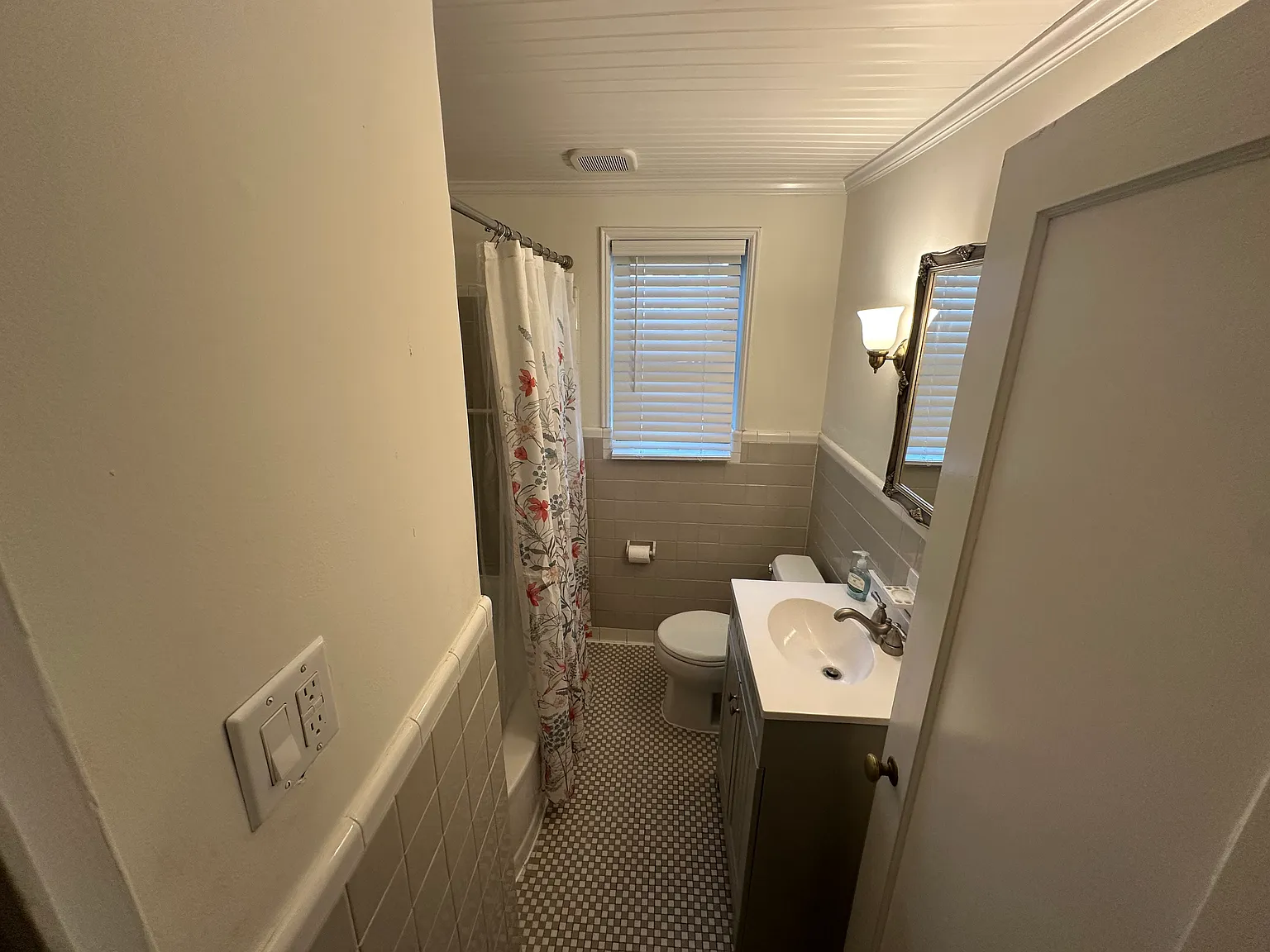 1 bed, 670 sqft, $2,400 — Photo 2