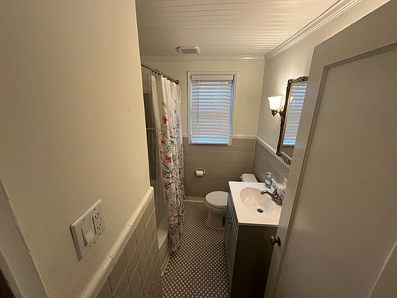 2nd image of 7 Manor Dr