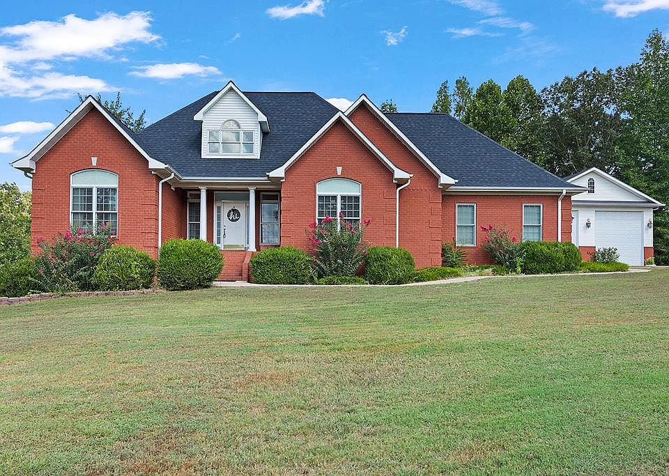 1st image of 120 Carmen Dr
