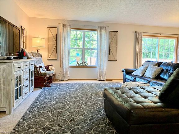 5th image of 6055 Apple St NE