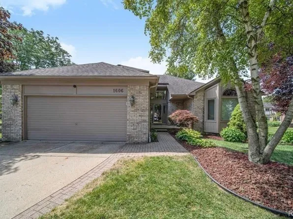 1606 Bloomingdale Dr, Troy, MI 48085