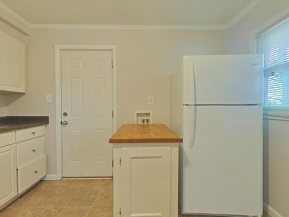 5th image of 3401 Martin Ave