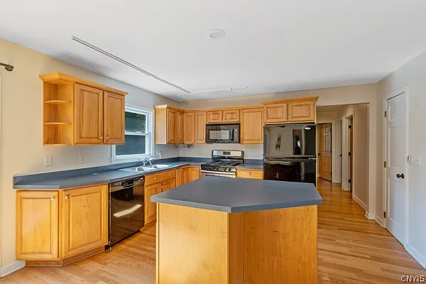 25 Franklin Ave — Photo 11