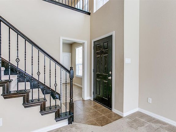 4th image of 242 Barrington Ln