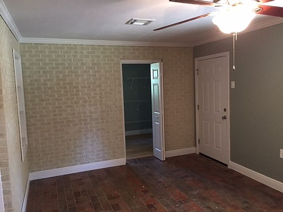 5th image of 910 N Shireview Cir