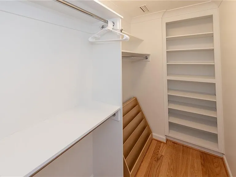 Middle 2 X twin bedroom walk in closet.