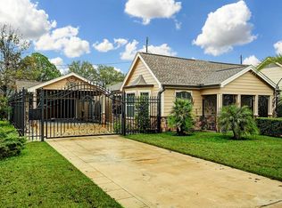 6415 Pinehurst Dr, Houston, TX 77023