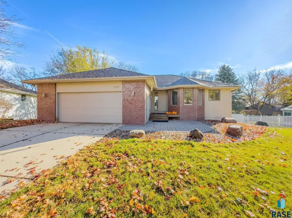 3505 E Micah Ln, Sioux Falls, SD 57103