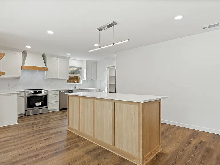 3616 Woodleigh Dr — Photo 6