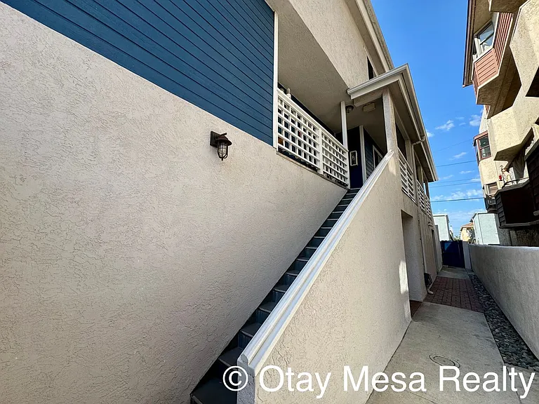 162 Date Ave #B — Photo 2
