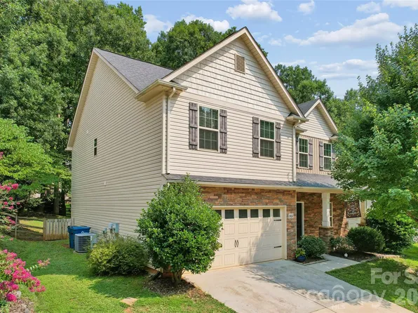 8402 Bampton Dr, Concord, NC 28027