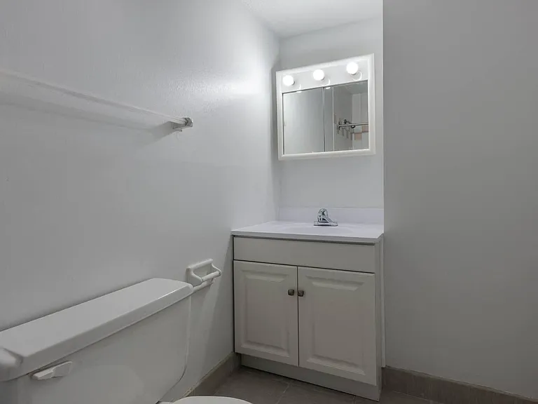 5415 Victoria Rd — Photo 12