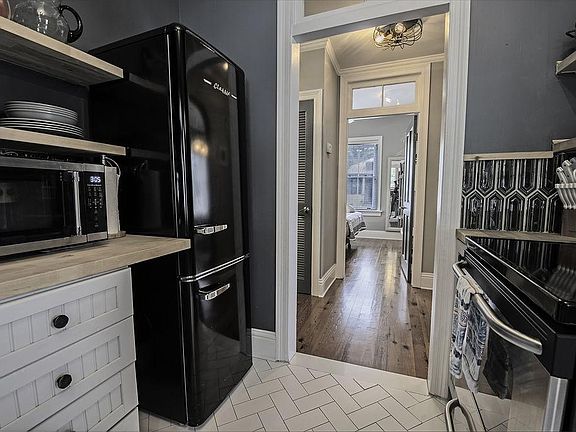 4th image of 172 Cordova St APT 11