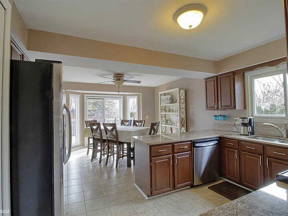 3rd image of 41730 Balfour Dr