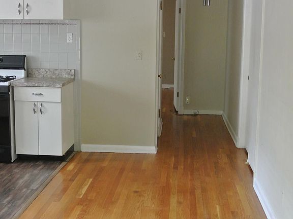 4th image of 5511 Jamieson Ave