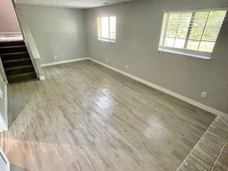 2313 Centennial Ct E — Photo 5