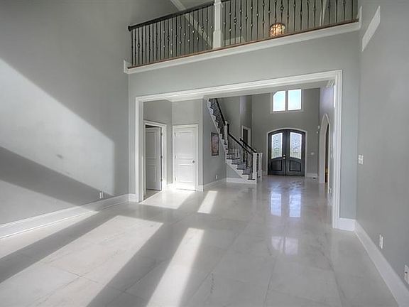 5th image of 701 Chinkapin Dr