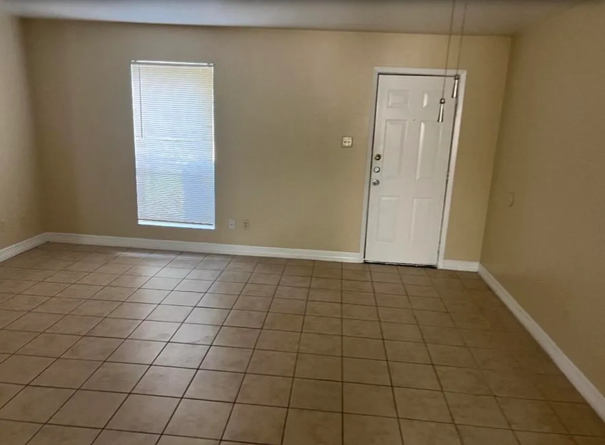 2 bed, 1.5 bath, $1,300 — Photo 4