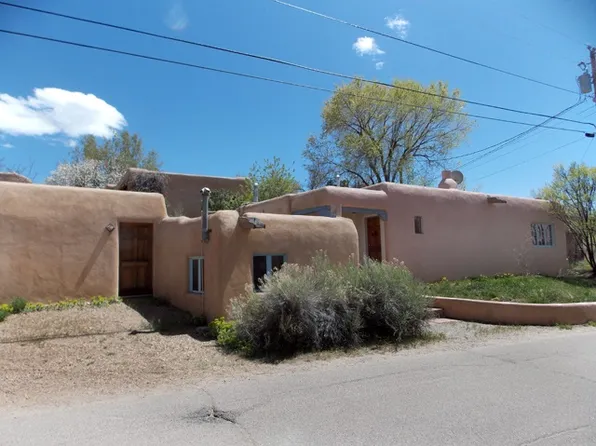 213 Valverde St, Taos, NM 87571