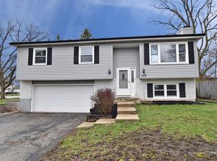 1802 Emery Ct, St Charles, IL 60174