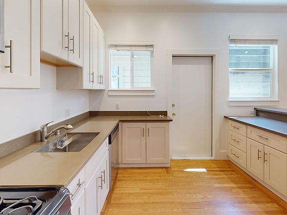 2nd image of 957 Hayes St APT 11