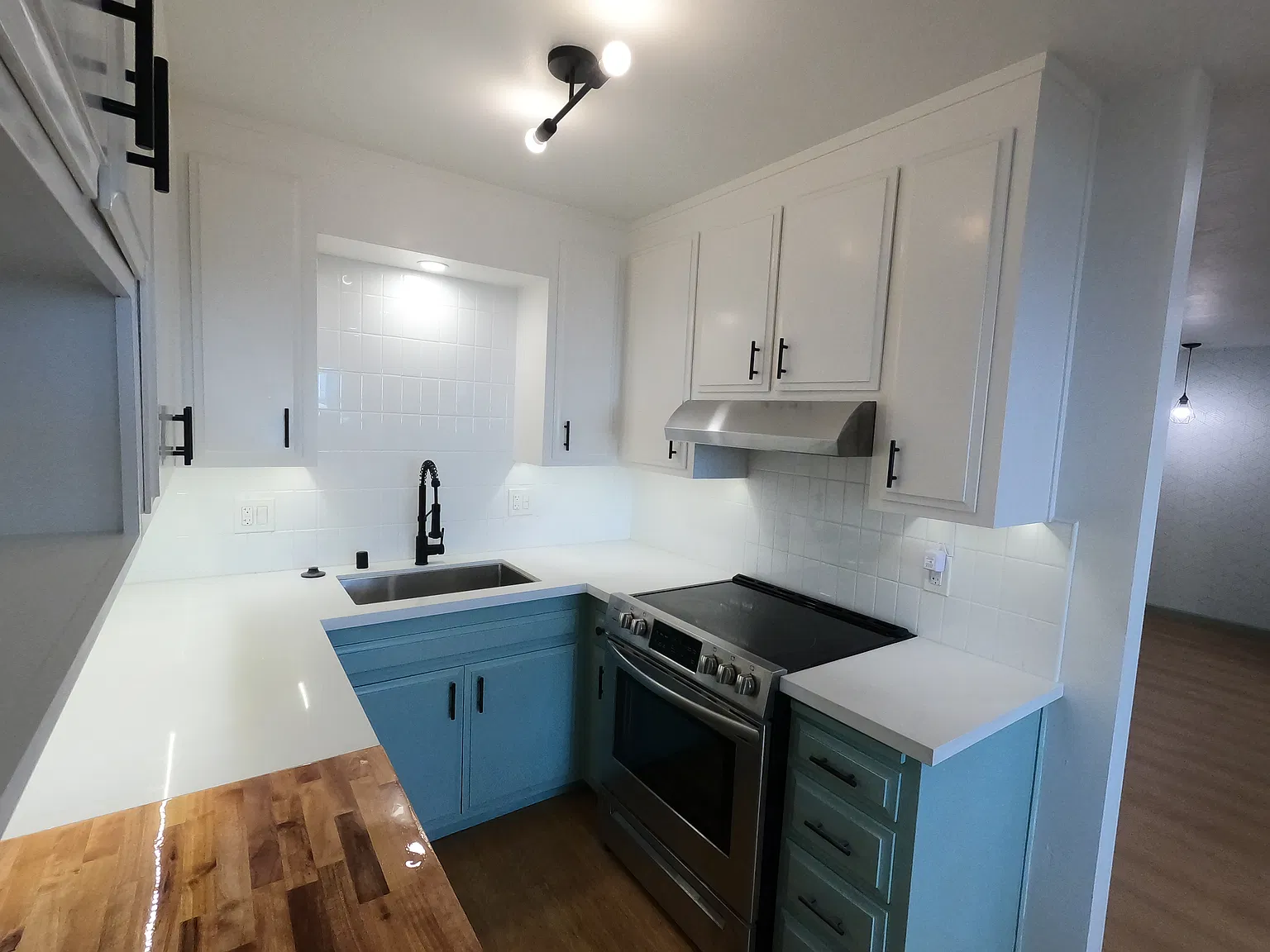 1 bed, 894 sqft, $2,700 — Photo 2