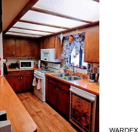 3rd image of 635 Primrose Ln