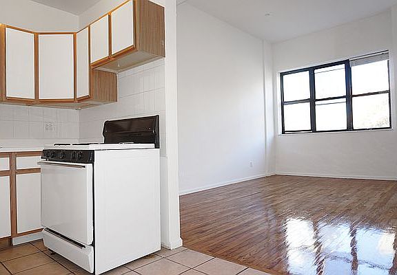 4th image of 125 Orchard St #3C