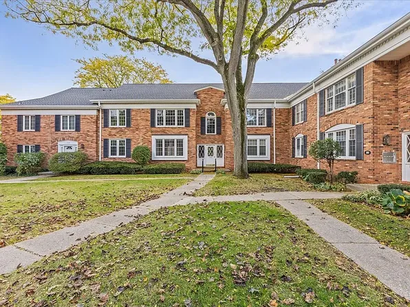 750 Trailwood Path APT B, Bloomfield Hills, MI 48301