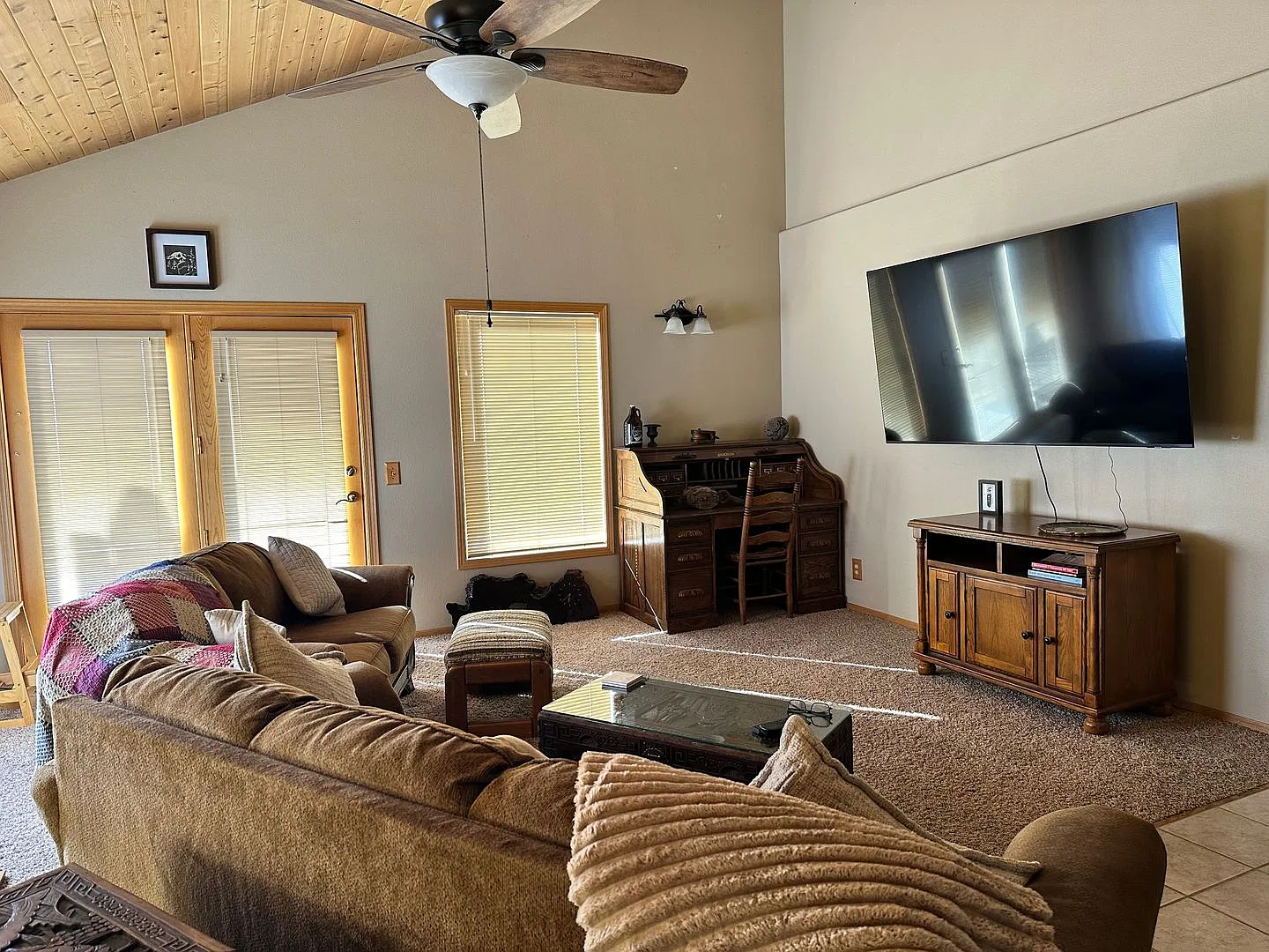 Fully Furnished Lake View Home — Photo 2