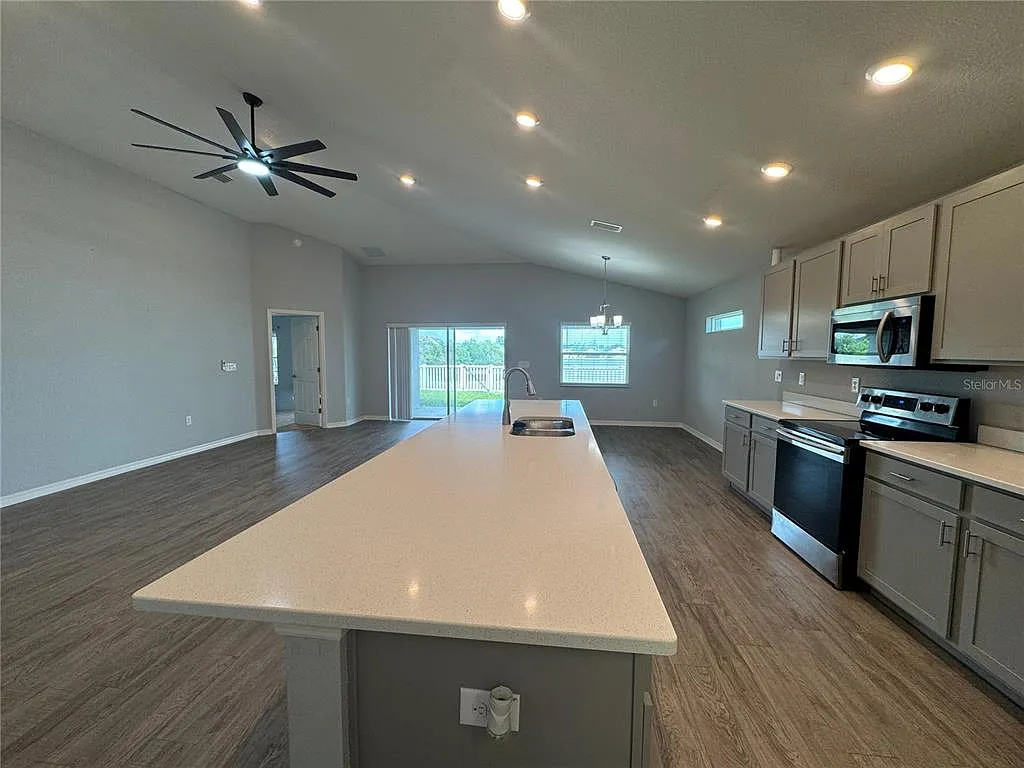 3 bed, 2.0 bath, 1997 sqft, $2,495 — Photo 3