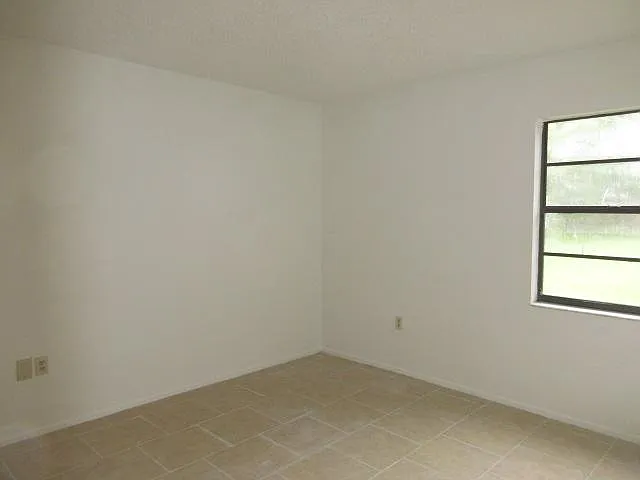 11348 Linden Dr — Photo 16