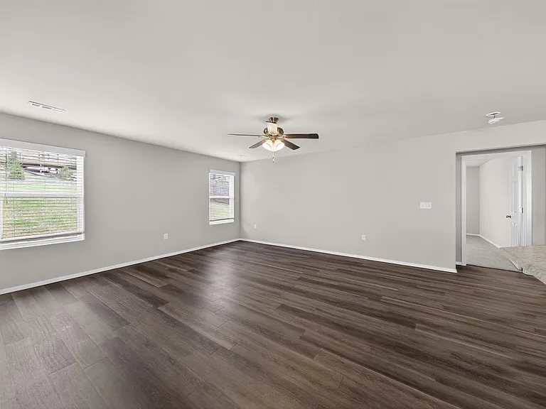 4405 Sackett Ave — Photo 16