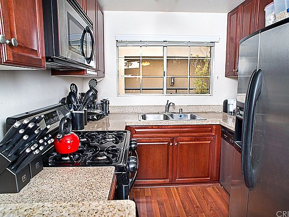4th image of 5520 Owensmouth Ave APT 319