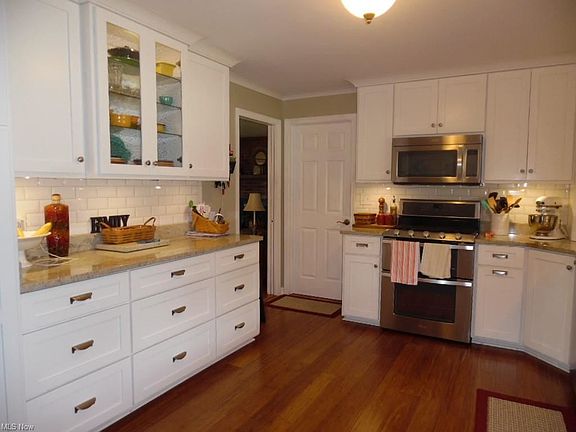 5th image of 207 Lee Ave