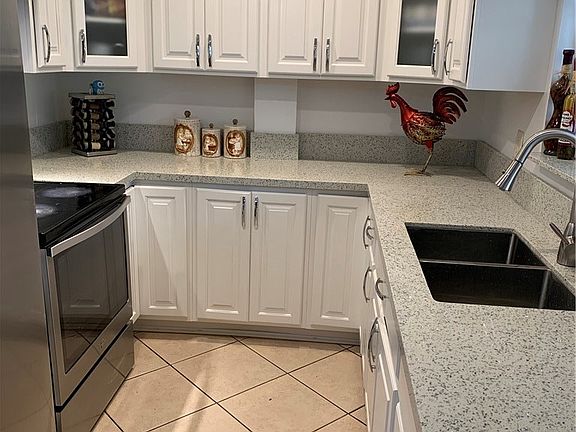 2nd image of 921 N Fig St APT B