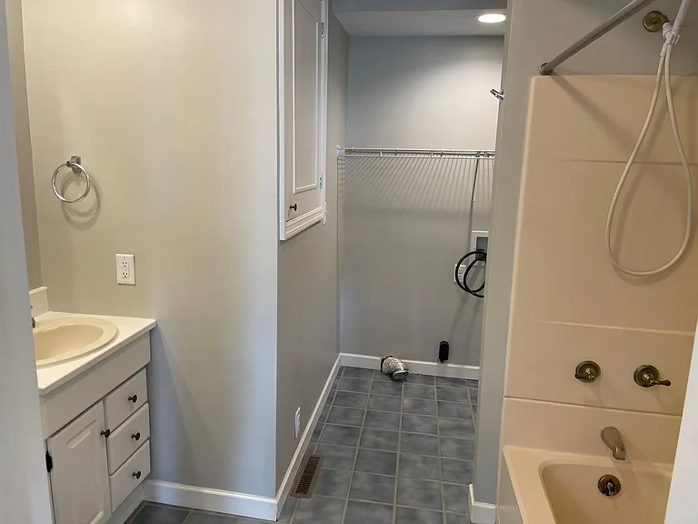 218 S Perry St — Photo 25
