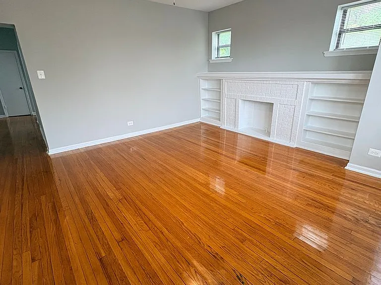4945 W Monroe St — Photo 2