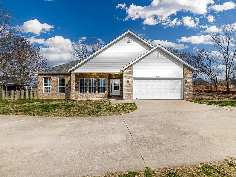 12842 House 3/2