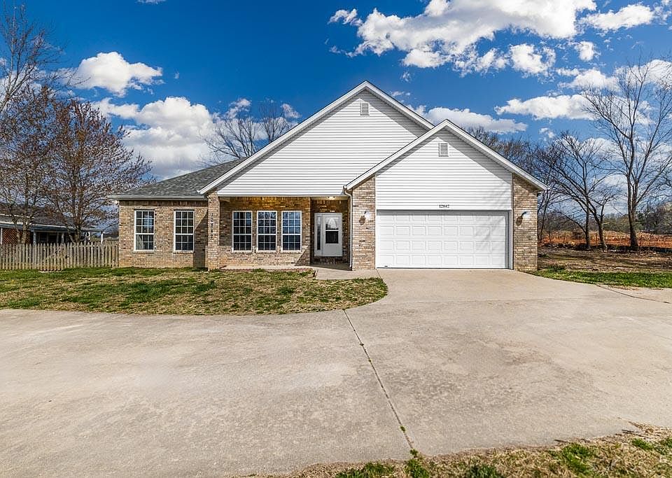 12842 House 3/2